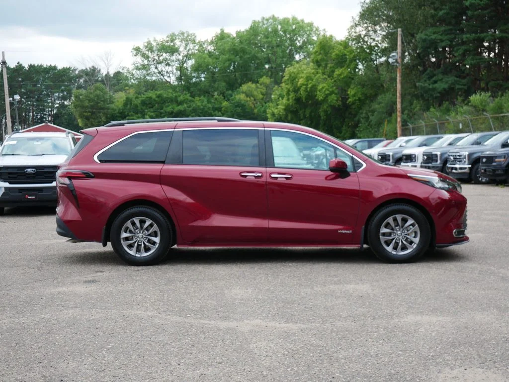 Certified 2021 Toyota Sienna XLE with VIN 5TDJRKEC8MS033274 for sale in White Bear Lake, Minnesota