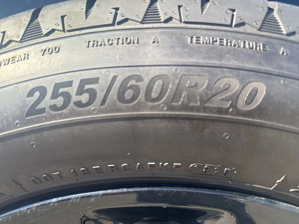 Used 2025 Gray Jeep Sahara image 34