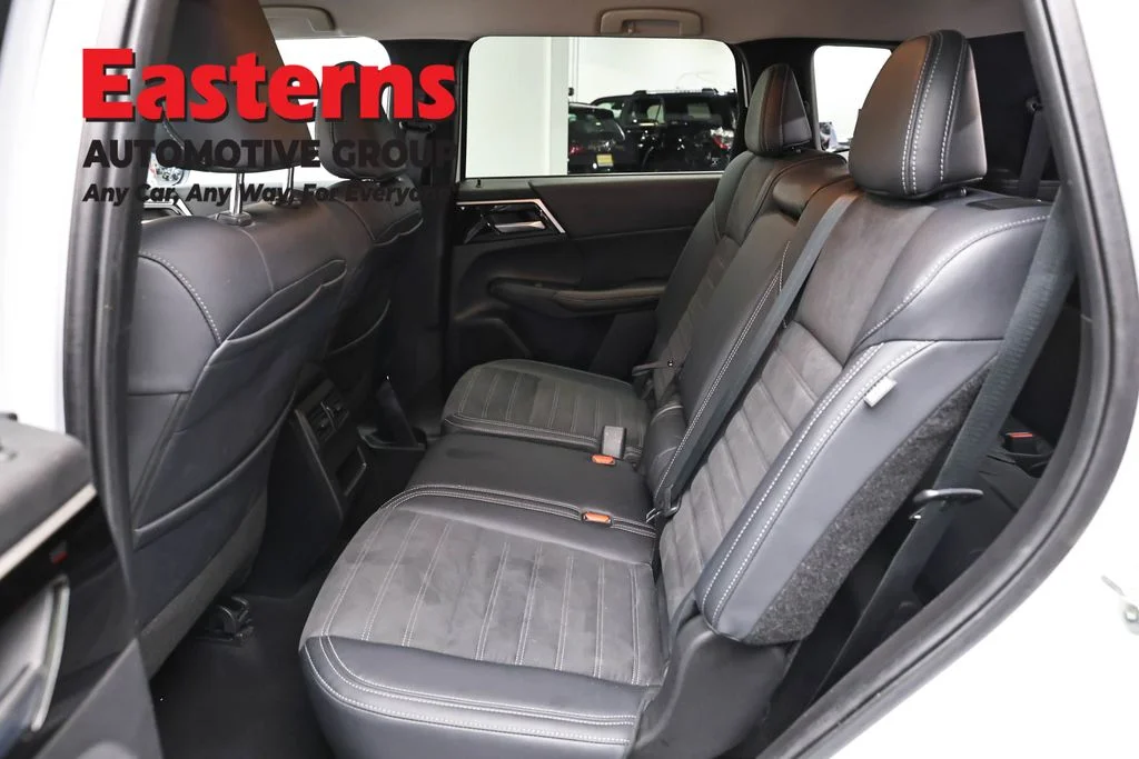 Used 2024 White Mitsubishi SE image 21