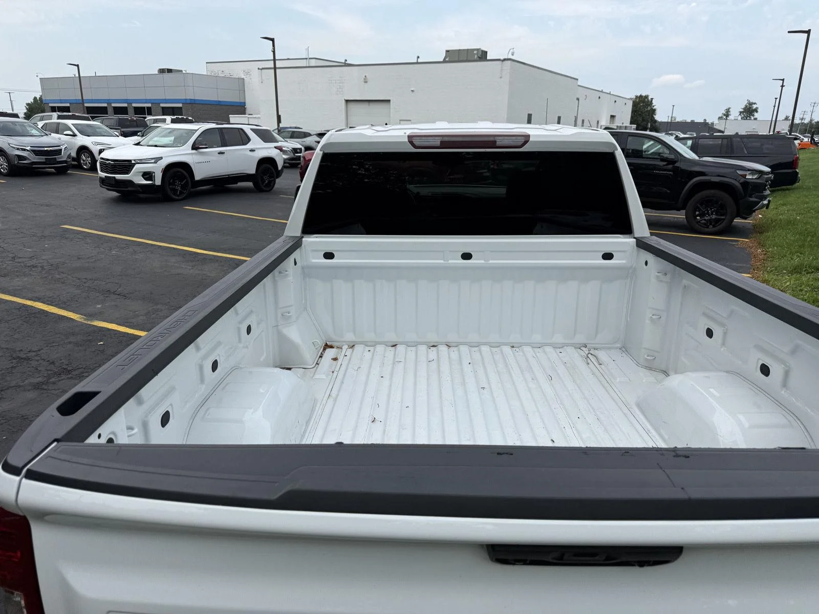 Used 2024 Summit White Chevrolet LT (2FL) image 4