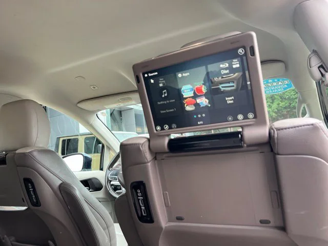 Used 2018 Blue Chrysler Touring L Plus image 33