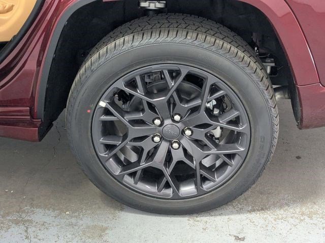 New 2025 Velvet Red Pearl-Coat Exterior Paint Jeep Summit image 18