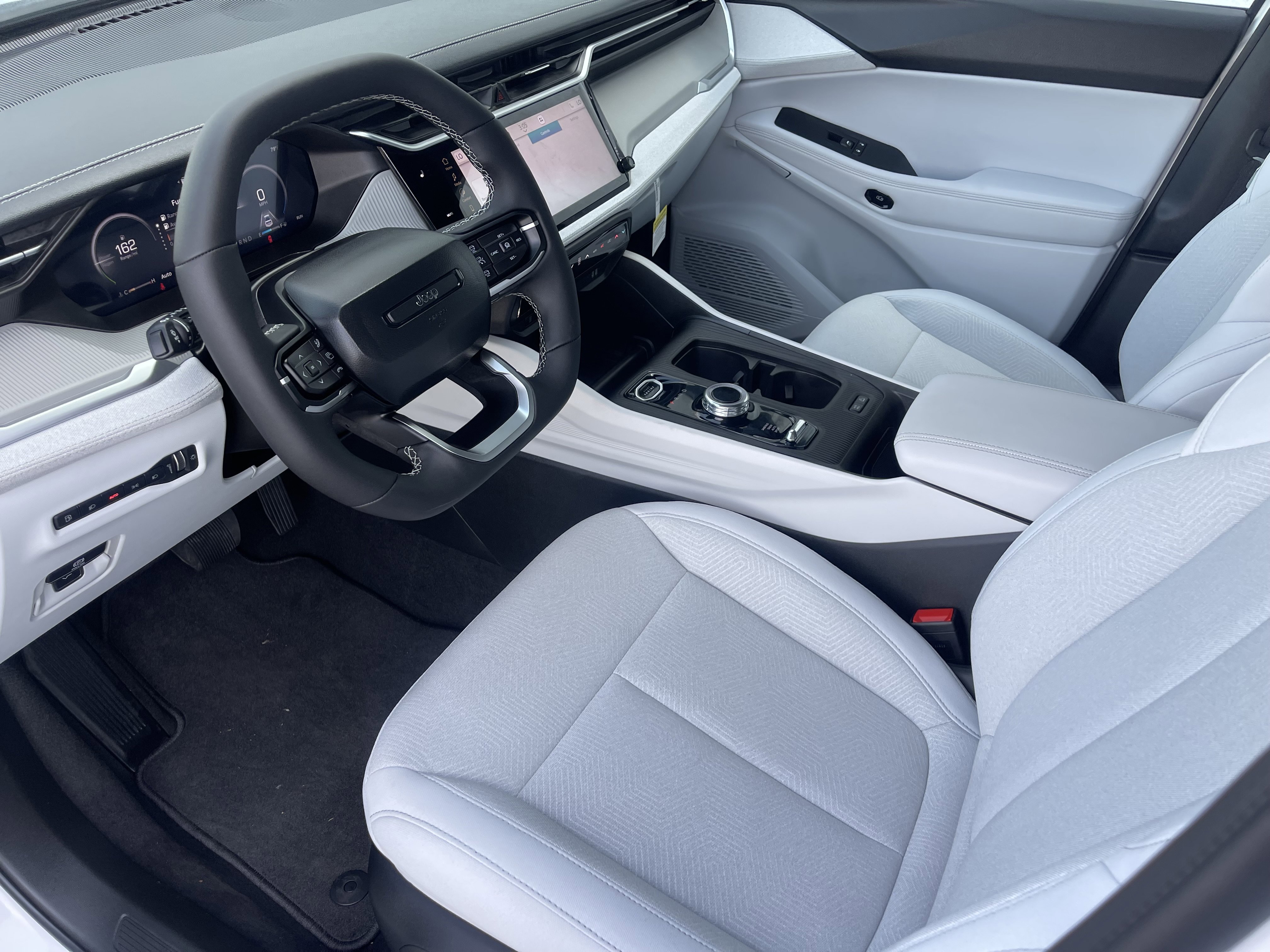 New 2026 Bright White Clear-Coat Exterior Paint Jeep Laredo image 16