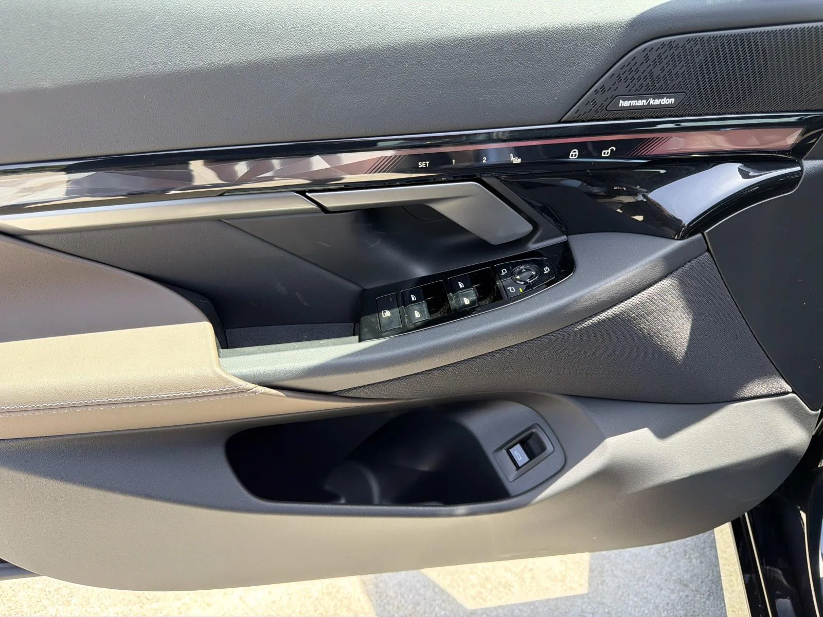 New 2027 Carbon Black Metallic BMW 530i image 12