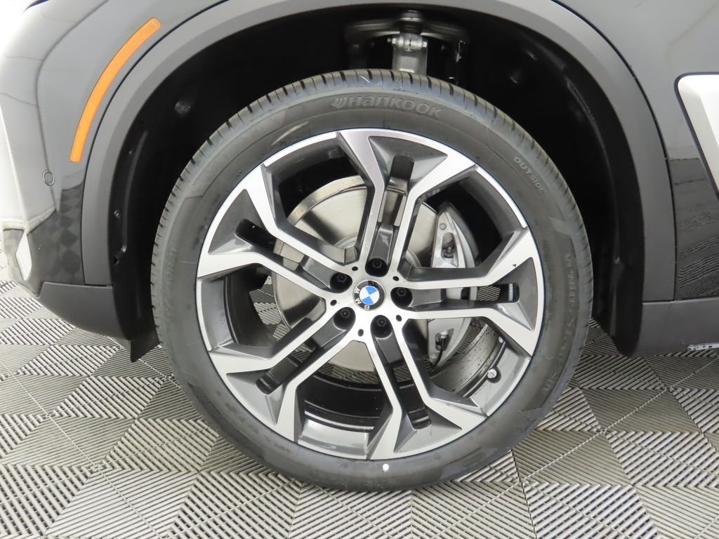 Certified Used 2026 Black Sapphire Metallic BMW sDrive40i image 32