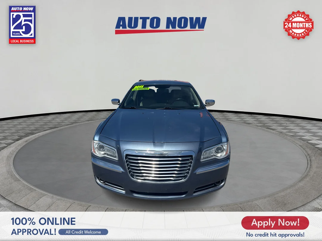 Used 2011 Sapphire Crystal Met Chrysler Limited image 2