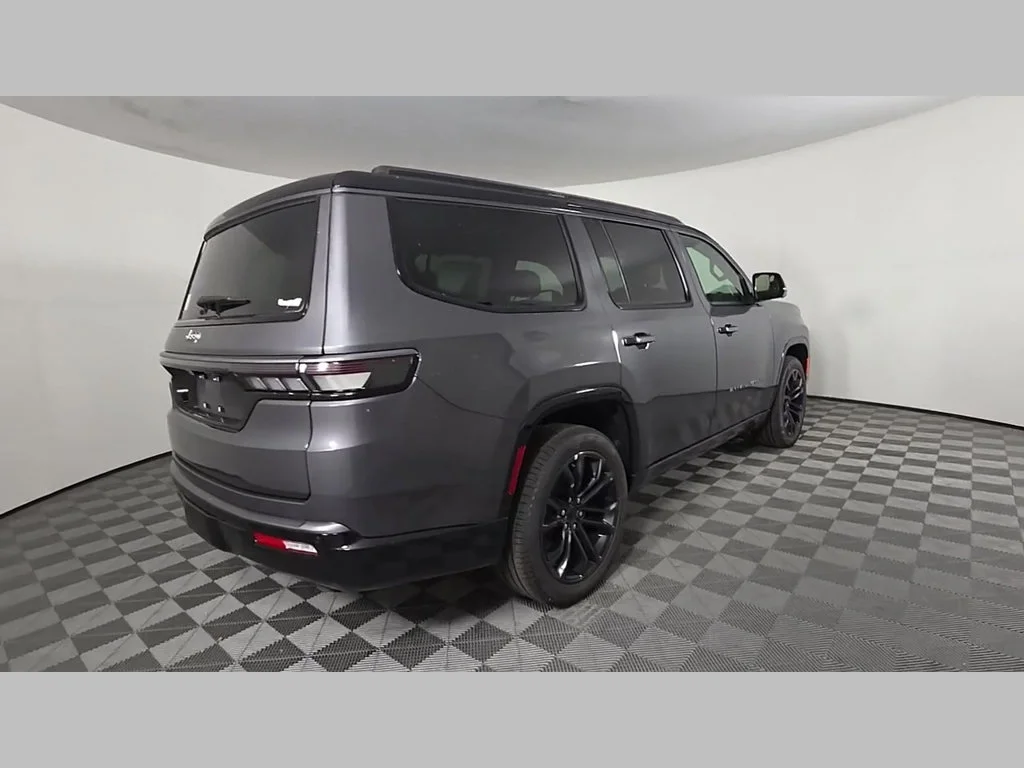 New 2026 Baltic-Gray Metallic Clear-Coat Exterior Paint Jeep Summit Obsidian image 33