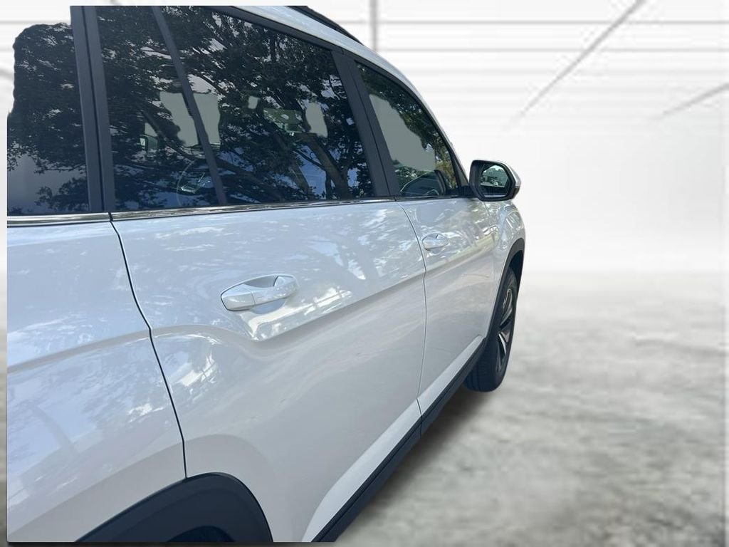 New 2026 Silver Volkswagen SE w/Technology image 31