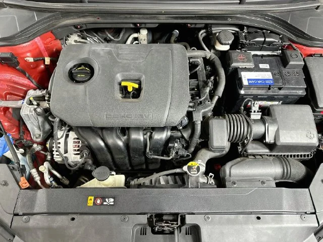 Used 2020 Red Hyundai SE image 20