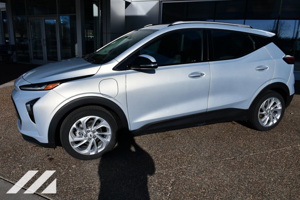 Used 2023 Chevrolet Bolt EUV LT with VIN 1G1FY6S03P4128523 for sale in Onalaska, WI