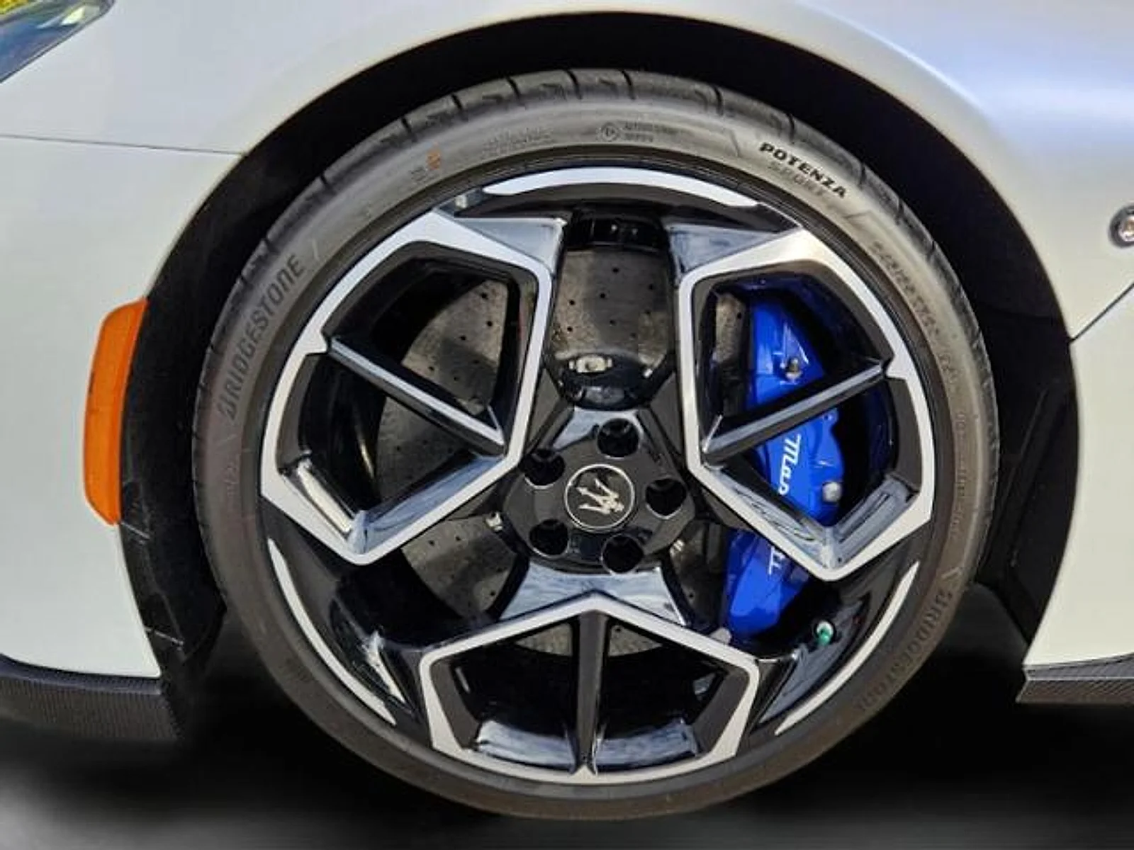 New 2022 Bianco Audace Maserati  image 10