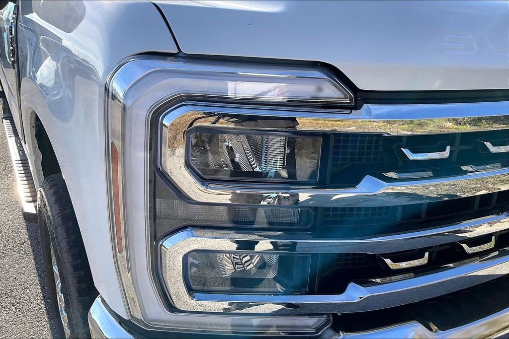 New 2026 Ford Super Duty F-250 Lariat 4D Crew Cab