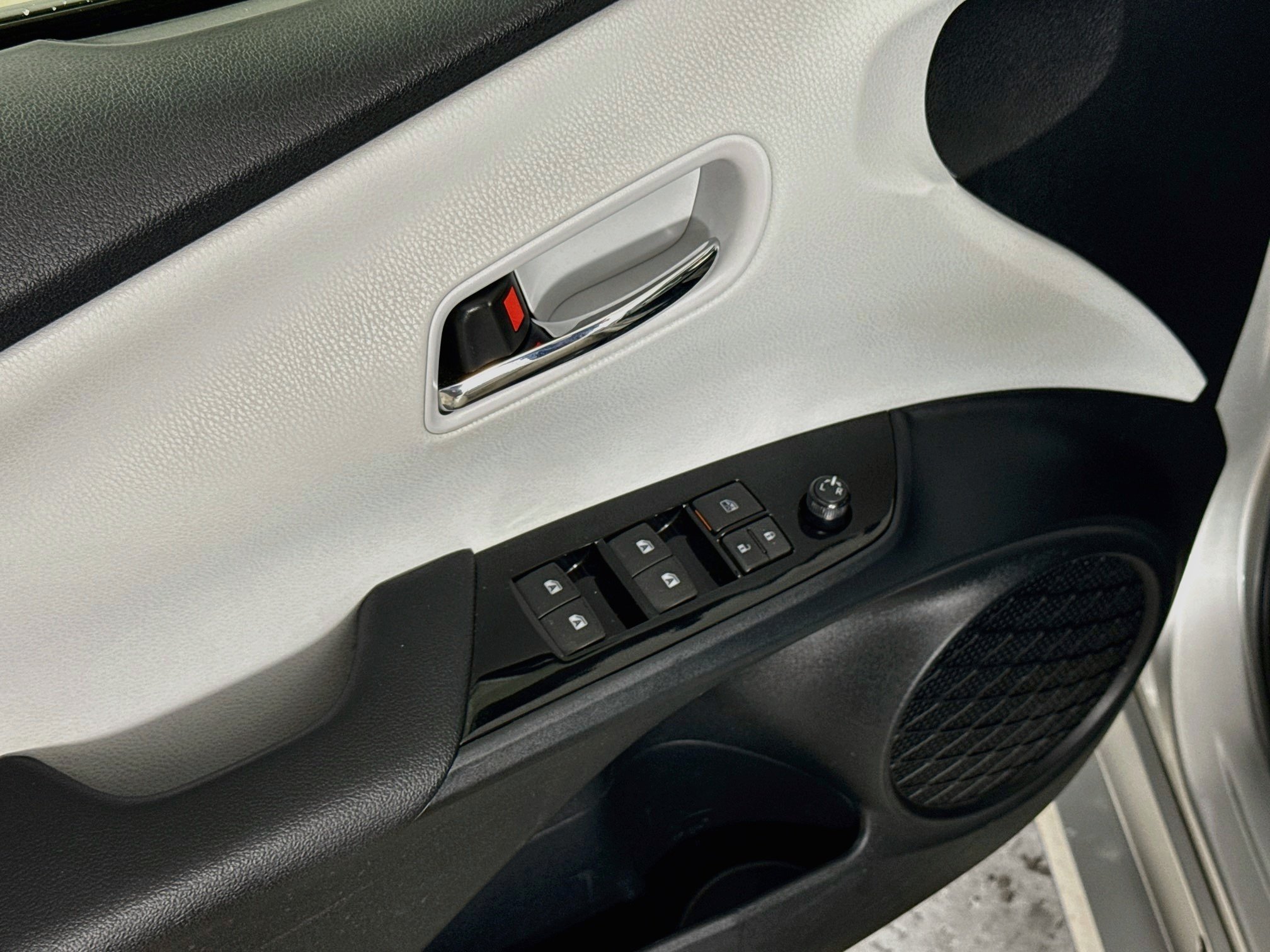 Used 2016 Classic Silver Metallic Toyota Two image 20