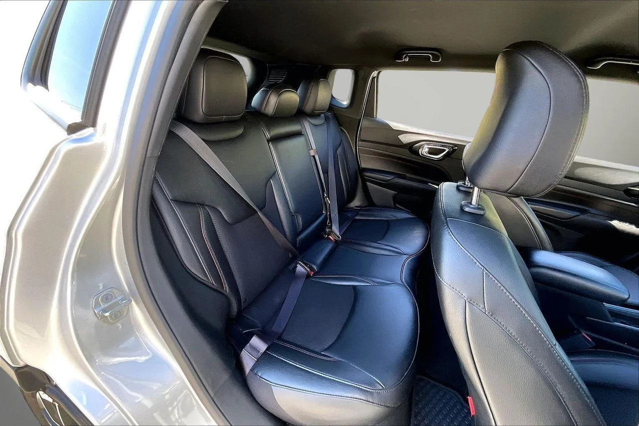 Certified Used 2024 Silver Jeep Trailhawk image 23
