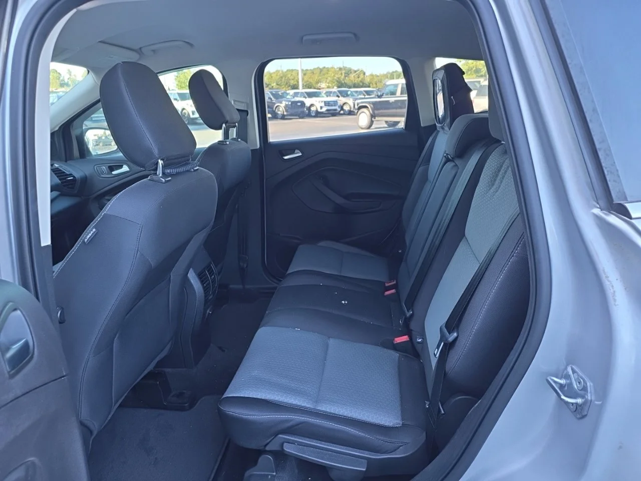 Used 2018 Ingot Silver Ford SE image 24