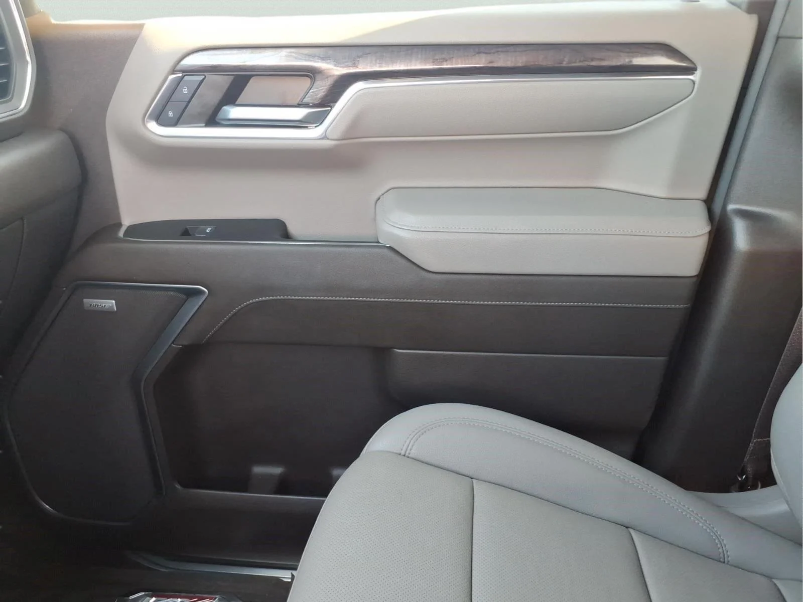 Used 2024 Iridescent Pearl Tricoat Chevrolet LTZ image 27