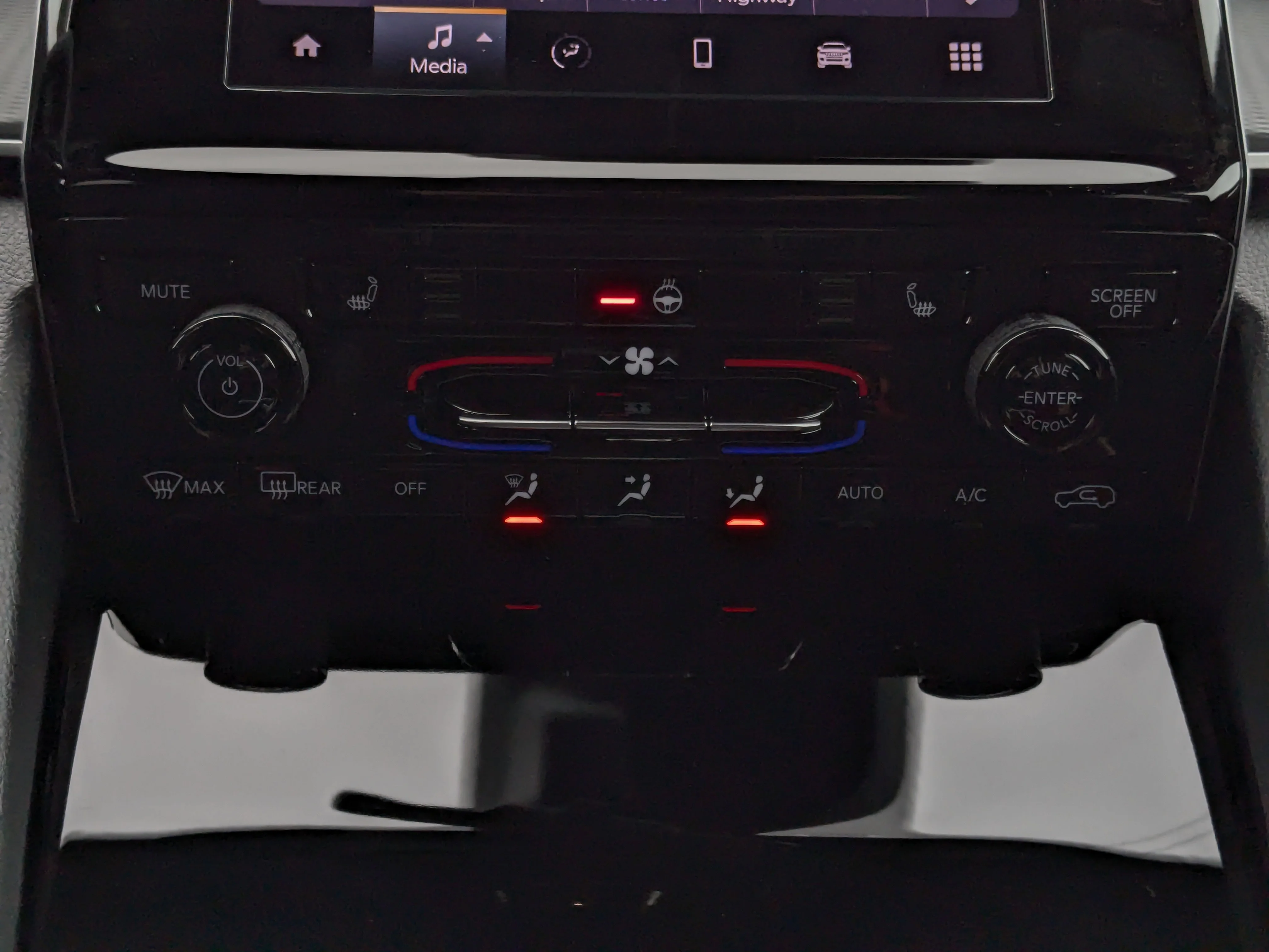 New 2025 White Jeep Laredo - - HEATED SEATS & STEERING - ADAPTIVE CRUISE - LED LIGHTING & TONS MORE! image 22