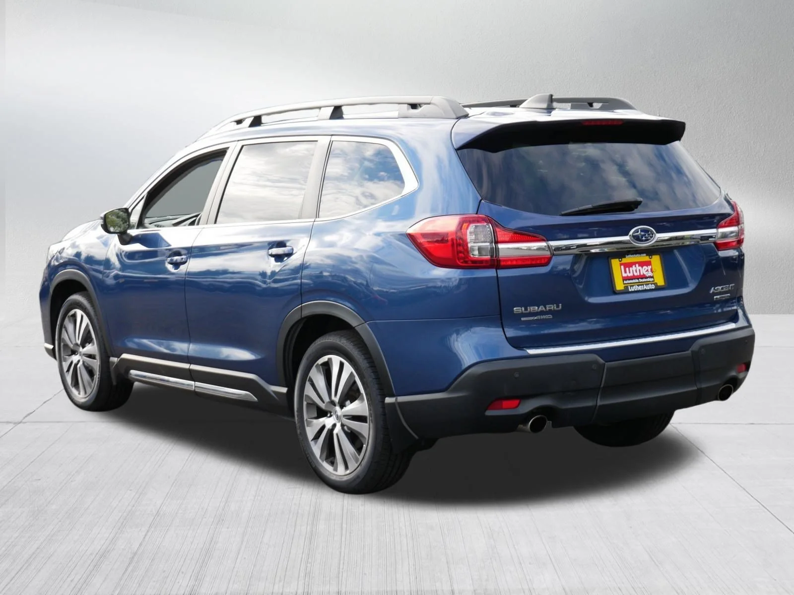 Used 2020 Abyss Blue Pearl Subaru Limited image 5