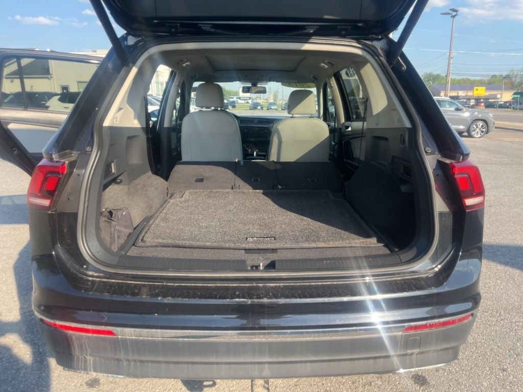Used 2018 Black Volkswagen 2.0T SEL image 15