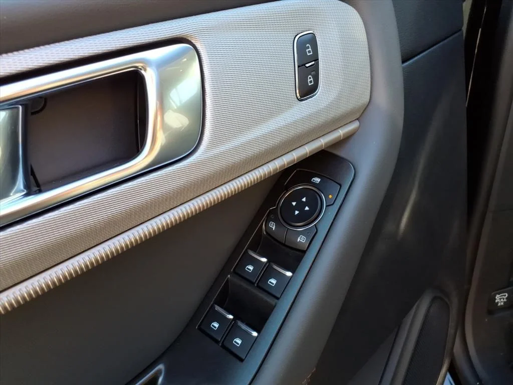 New 2026 Agate Black Metallic Ford Active image 13