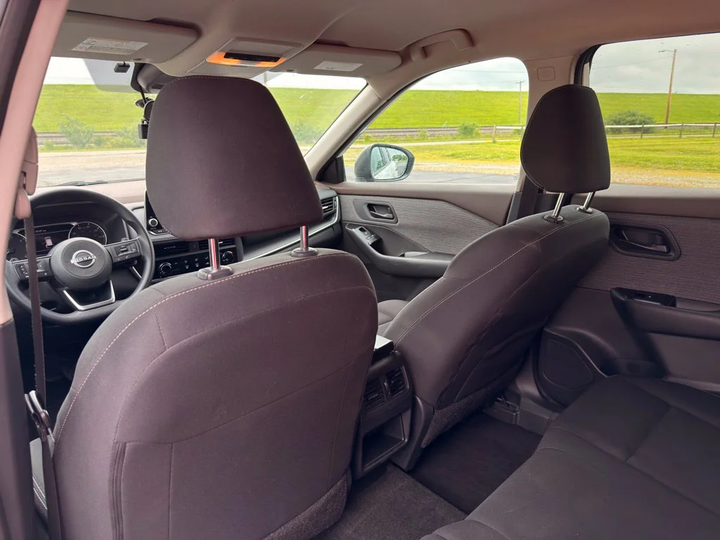 Used 2023 White Nissan S image 27
