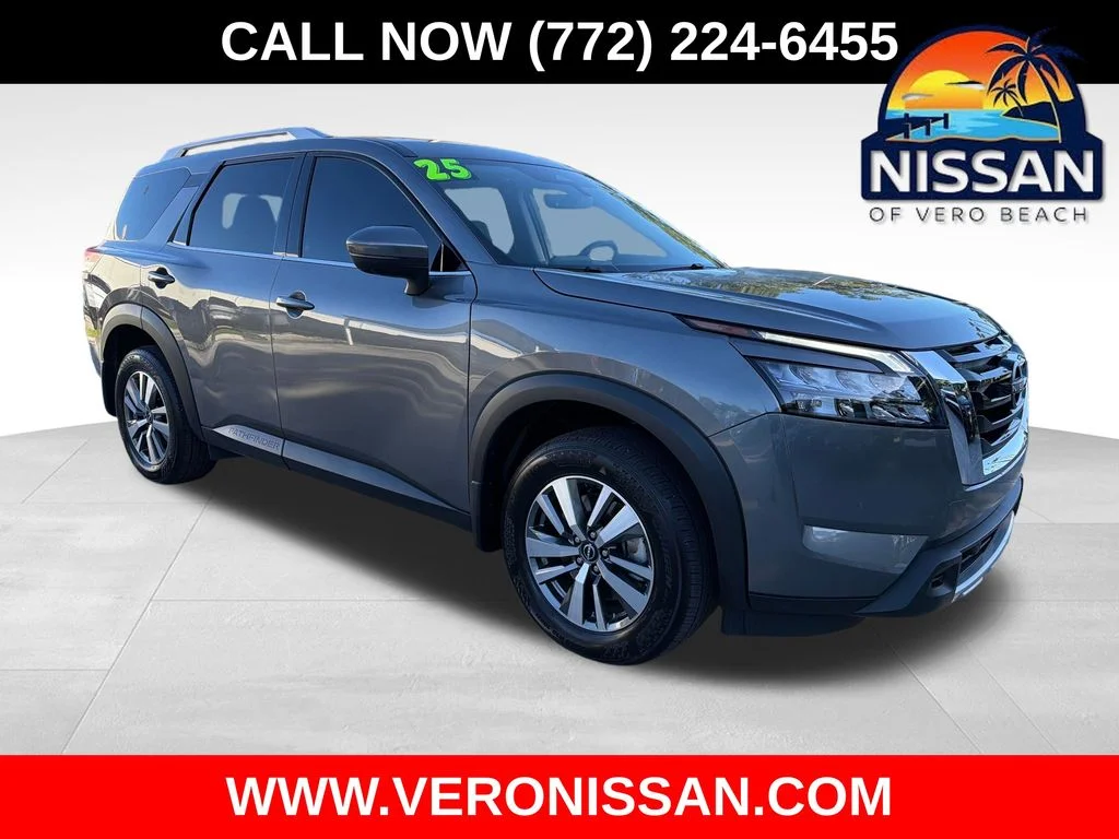 2025 Nissan Pathfinder SL 2WD's photo