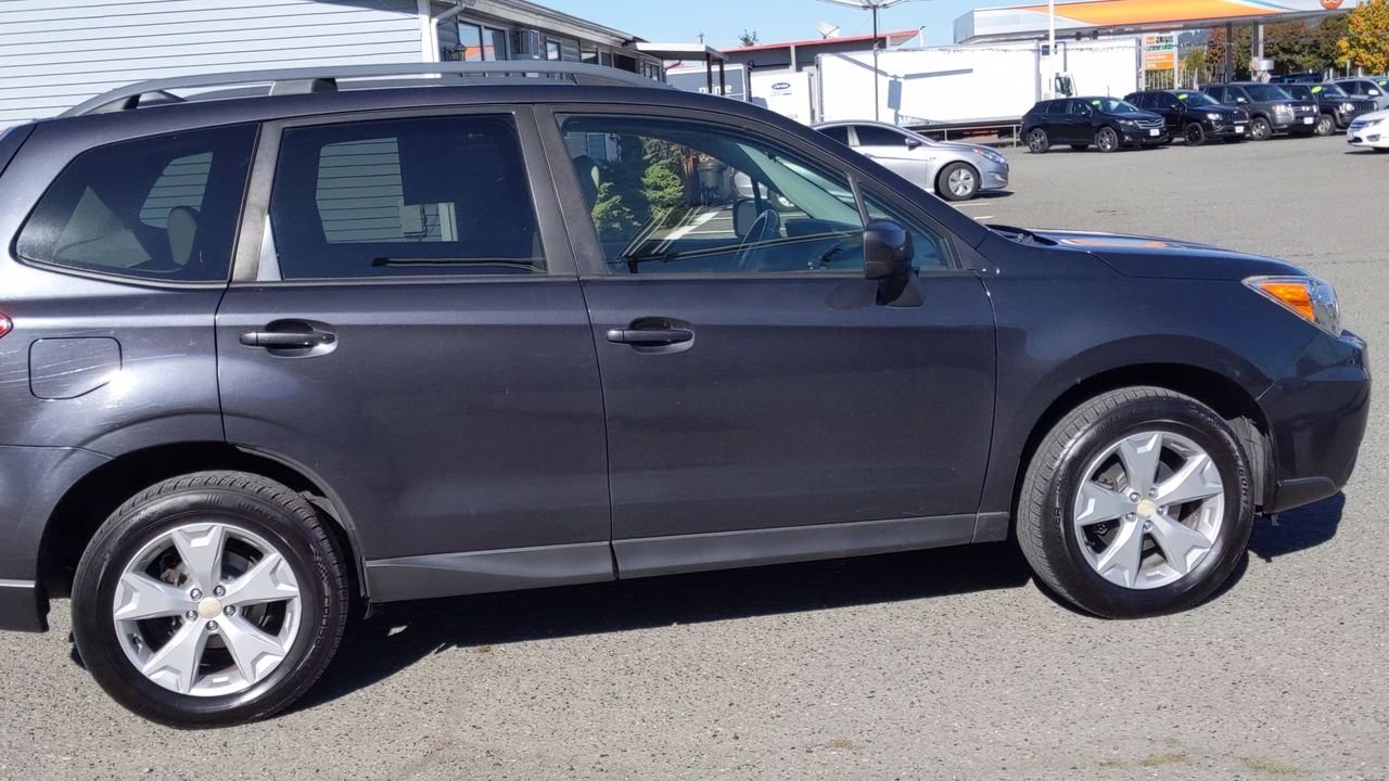 2016 Subaru Forester 2.5i photo 2