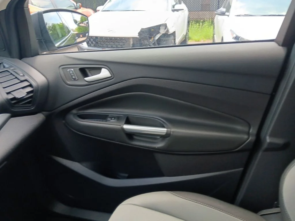 Used 2016 Magnetic Ford SE image 23