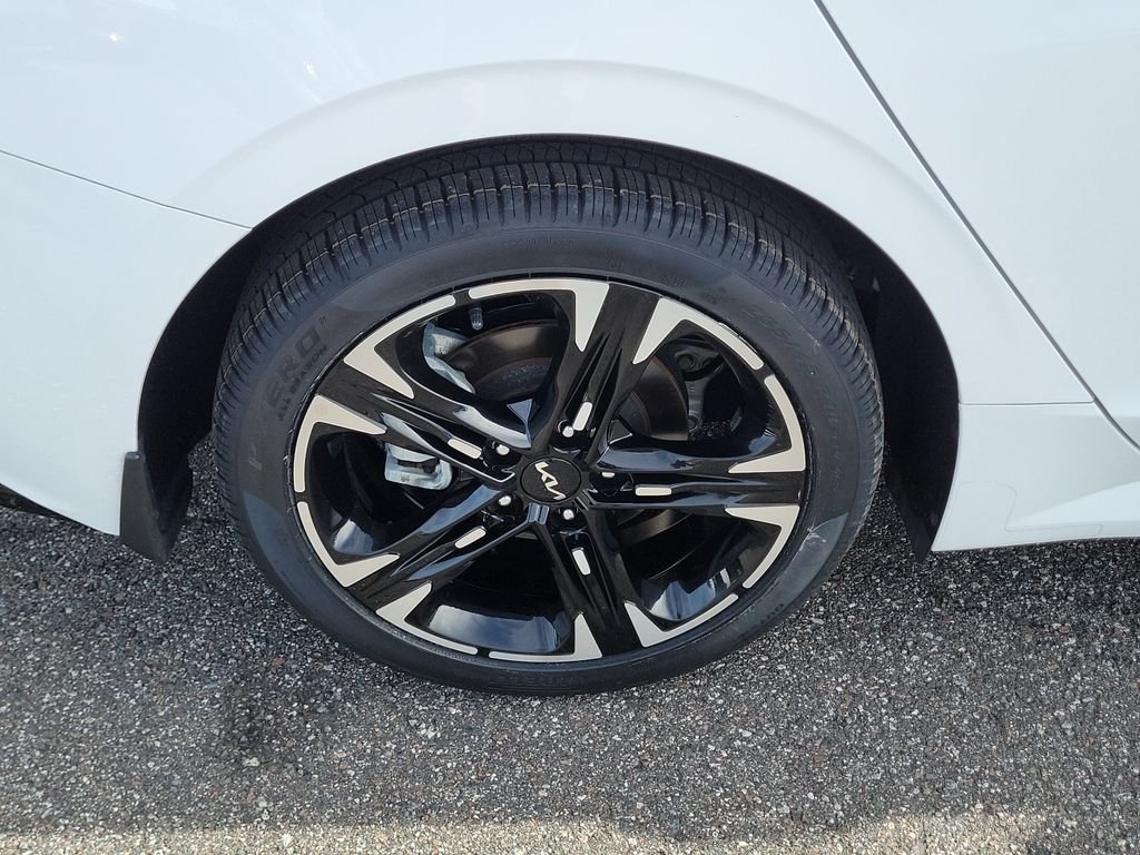 Used 2024 White Kia GT-Line image 38