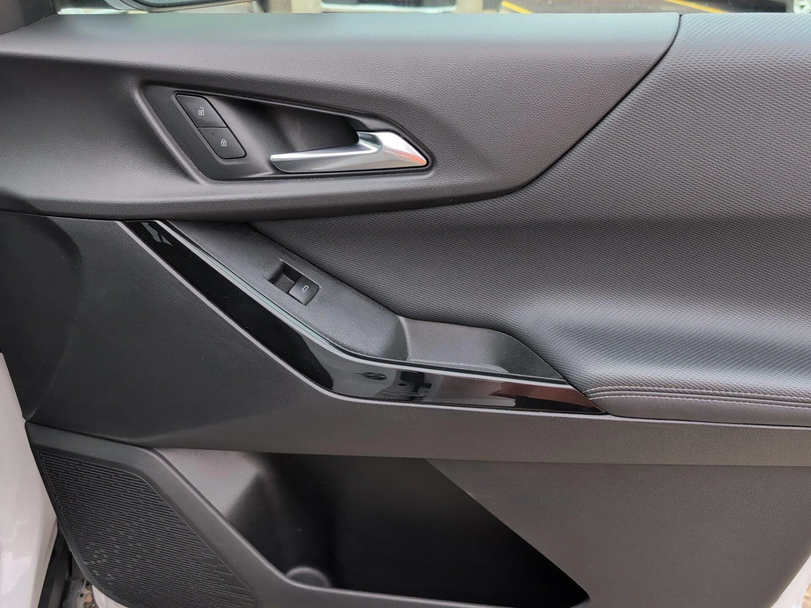 Used 2025 Summit White Chevrolet LT image 38
