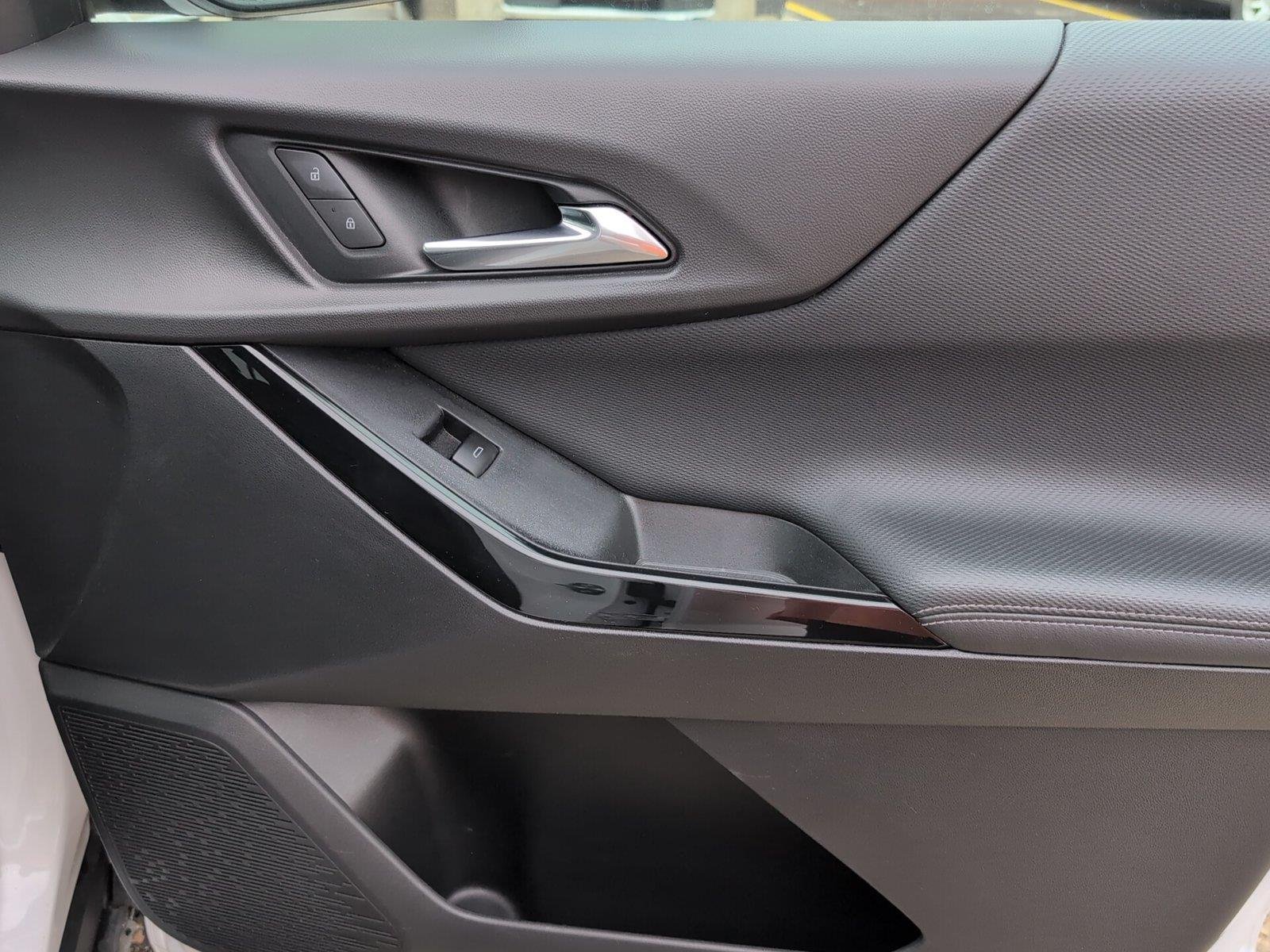 Used 2025 Summit White Chevrolet LT image 38