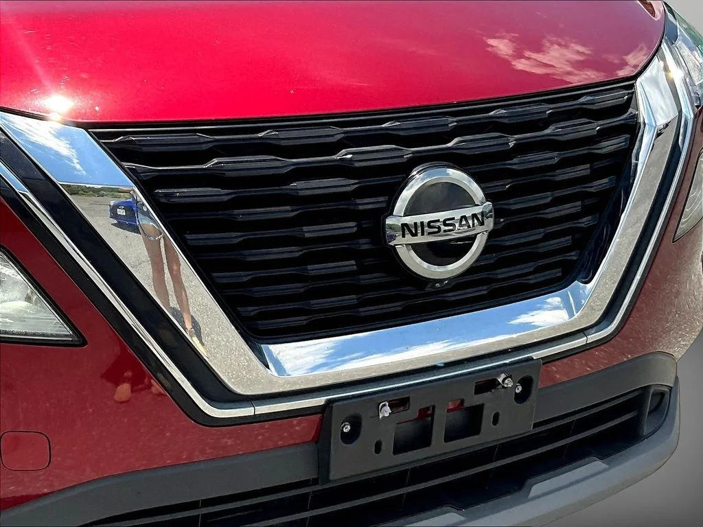 Used 2021 Red Nissan SV image 31