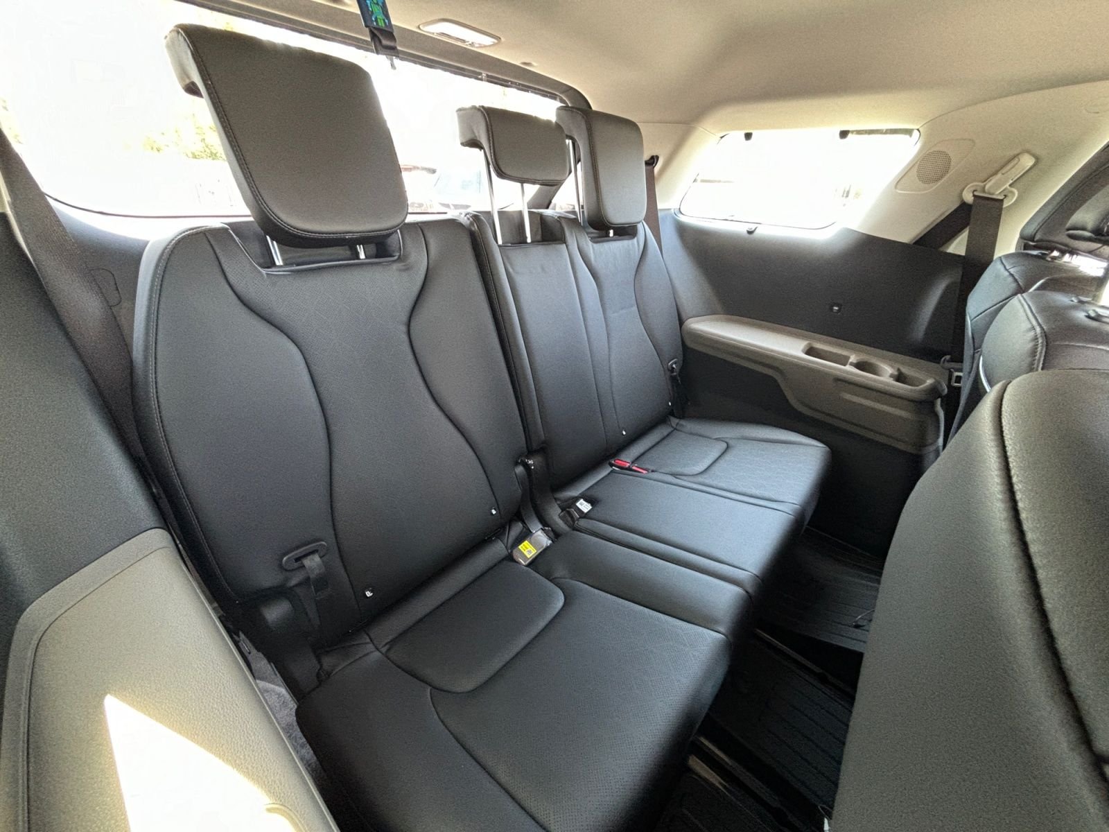 New 2026 Snow White Pearl Kia EX image 18