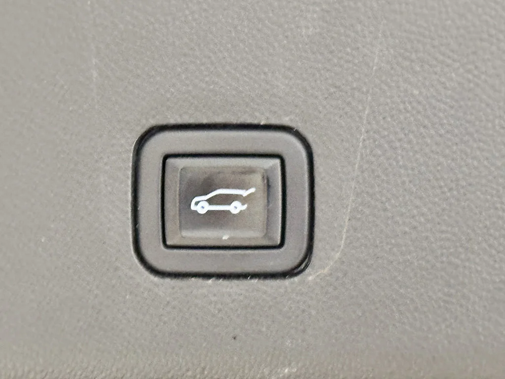 Used 2020 GRAPHITE METALLIC Chevrolet LT Leather image 13