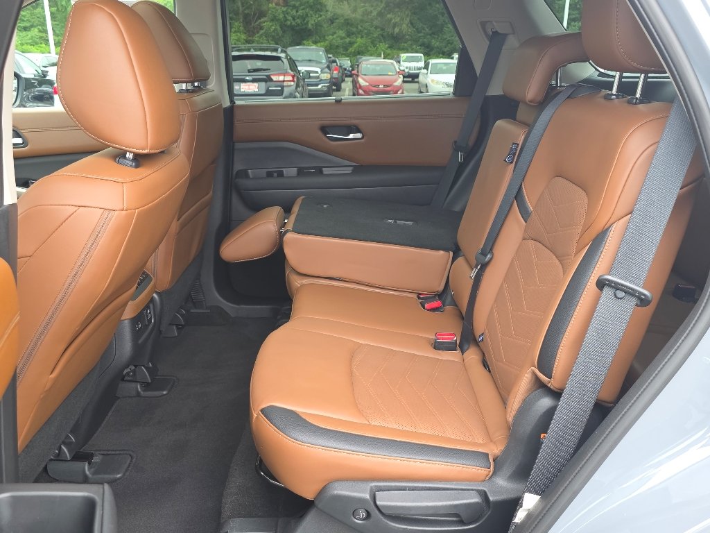 Used 2023 Boulder Gray Pearl Nissan Platinum image 30