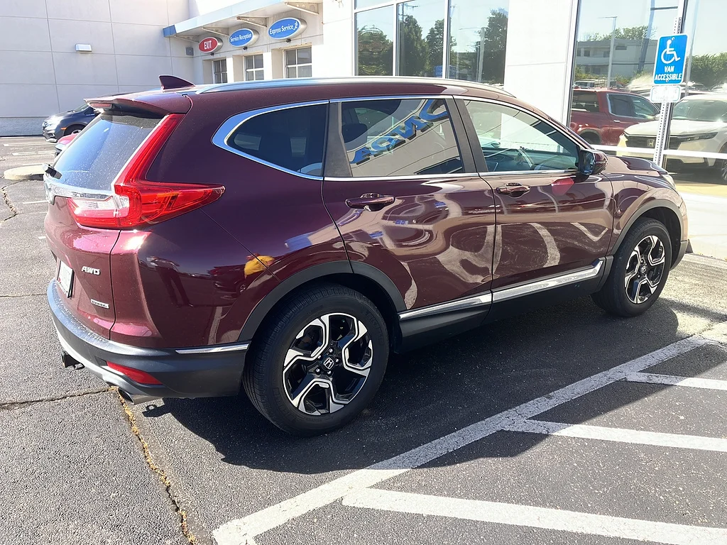 Used 2018 RED Honda Touring image 2