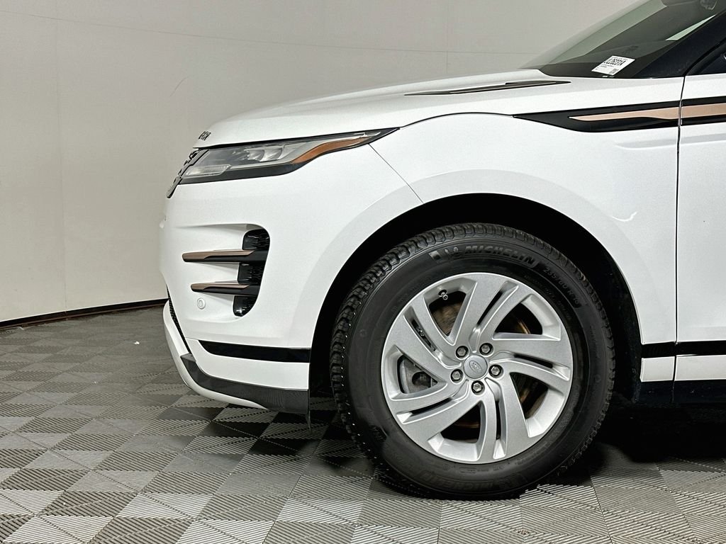 Used 2023 Fuji White Land Rover Dynamic image 9