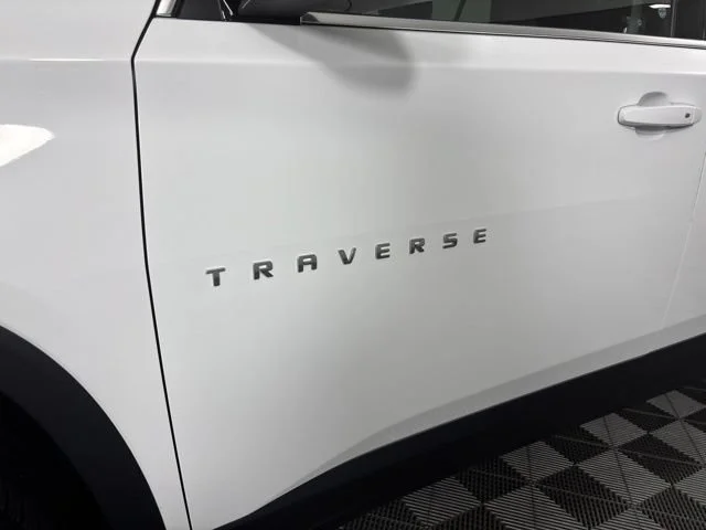Used 2018 SUMMIT WHITE Chevrolet LT Cloth image 11
