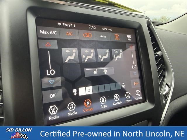 Used 2022 Diamond Black Crystal Pearlcoat Jeep Latitude Lux image 15