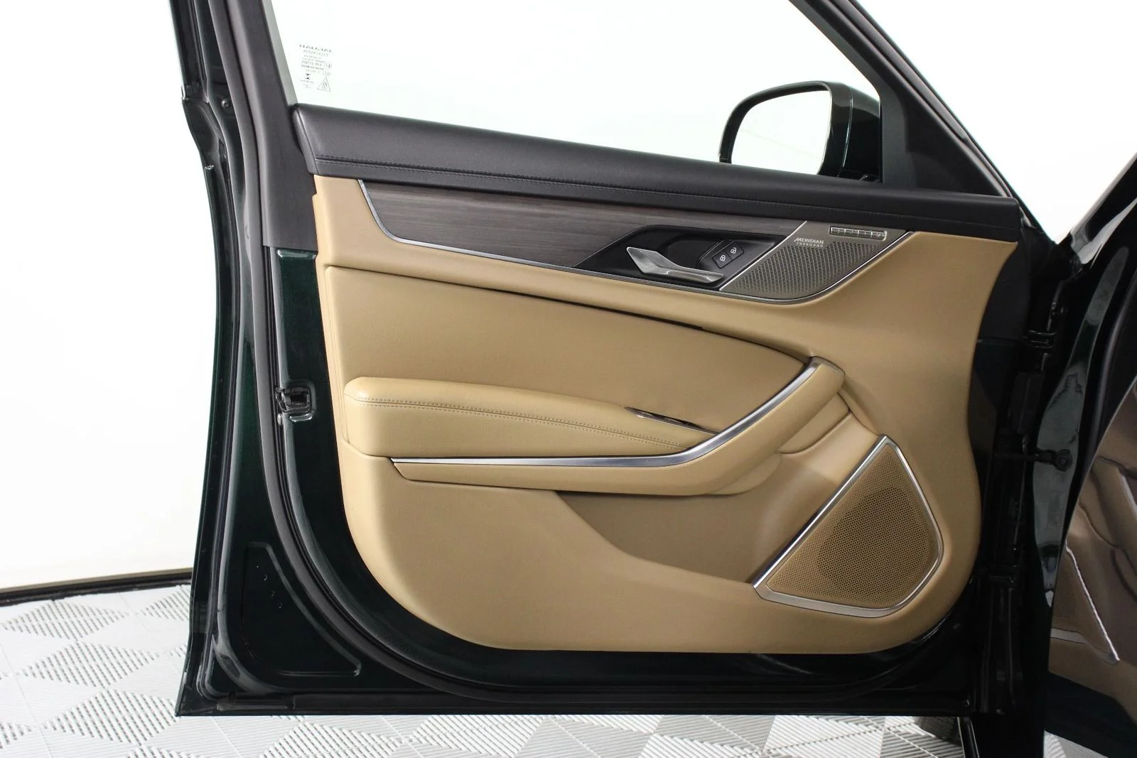 Used 2023 British Racing Green Metallic Jaguar SE image 17