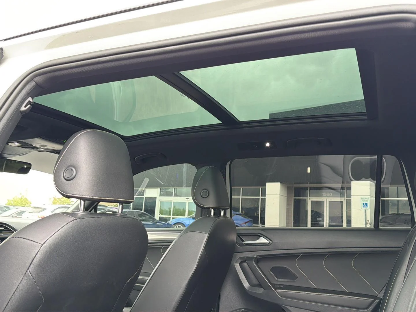 Used 2022 Oryx White Pearl Volkswagen SE R-Line Black image 24