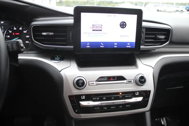 Used 2021 Silver Ford XLT image 4