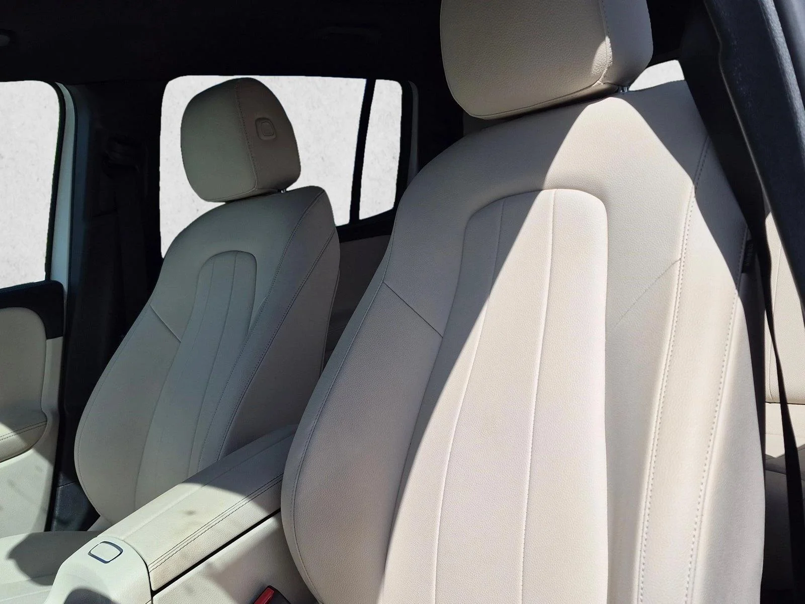 Used 2024 Polar White Mercedes-Benz GLB 250 image 15