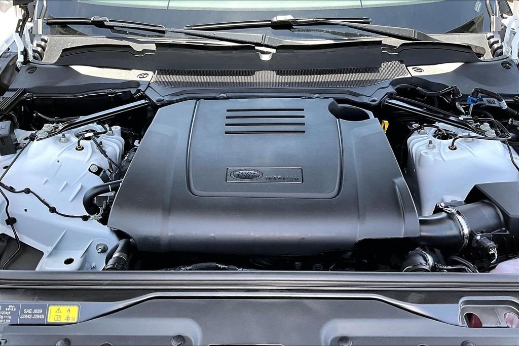 New 2026 Fuji White Land Rover Dynamic SE image 11