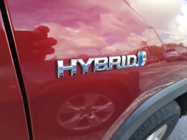 Used 2020 Red Toyota XLE image 8