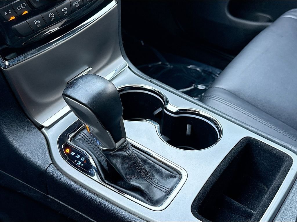 Used 2020 Gray Jeep Limited image 28