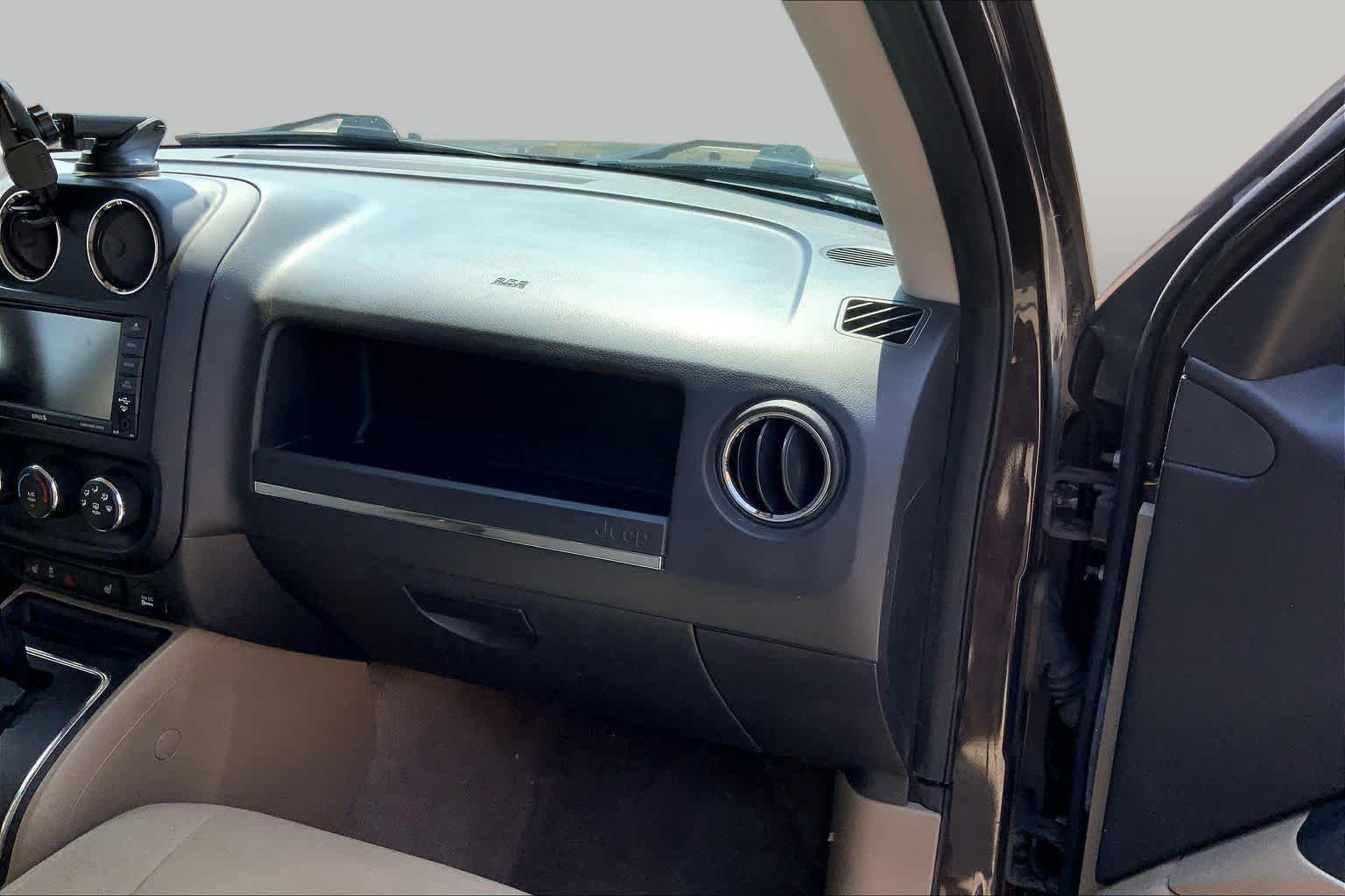 Used 2014 Rugged Brown Pearlcoat Jeep Latitude image 19