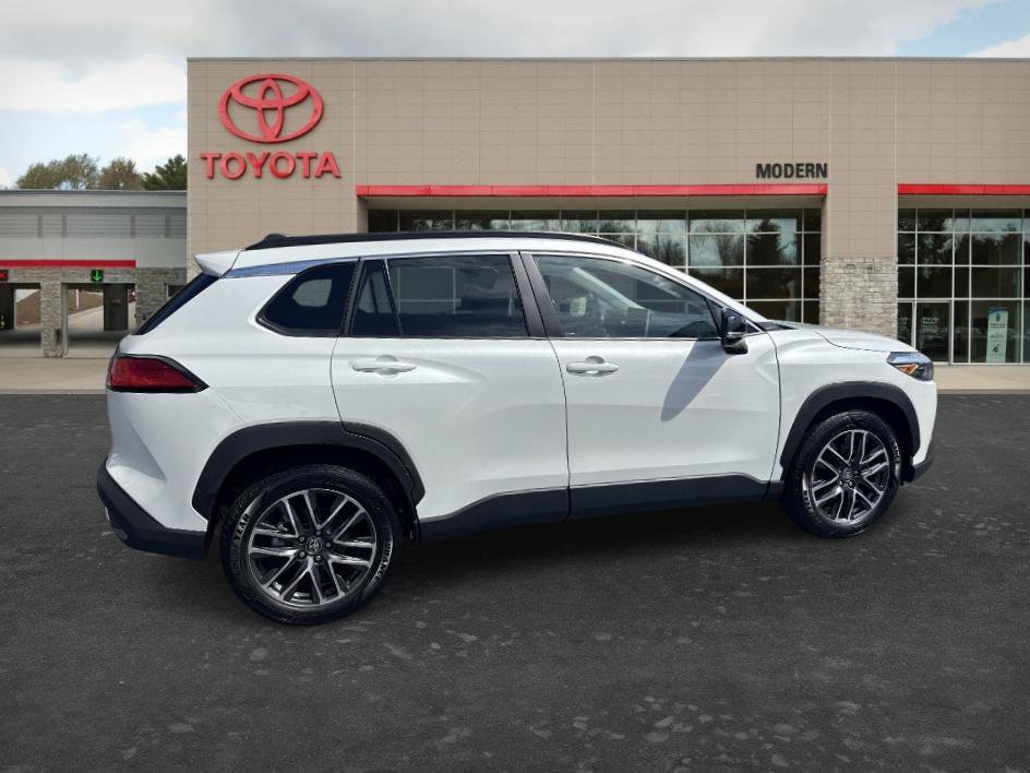 Used 2026 Wind Chill Pearl Toyota XLE image 9