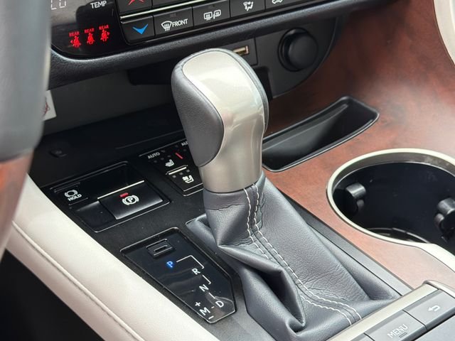 Used 2022 White Lexus 350 image 29