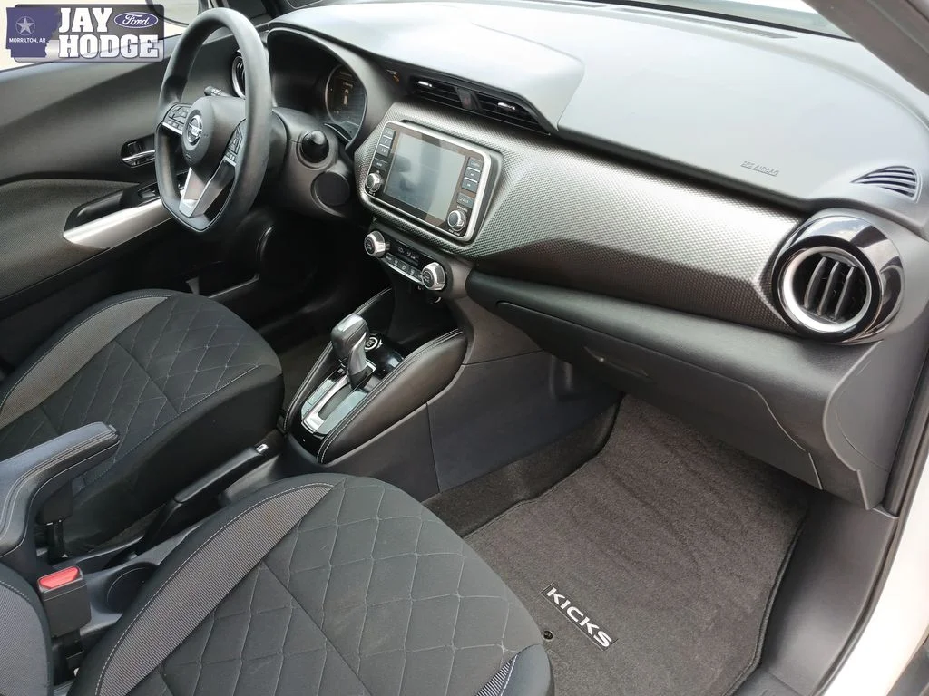 Used 2020 White Nissan SV image 34